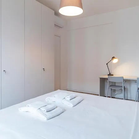 Bilocale Con Balcone In Zona Tranquilla E * מילאנו