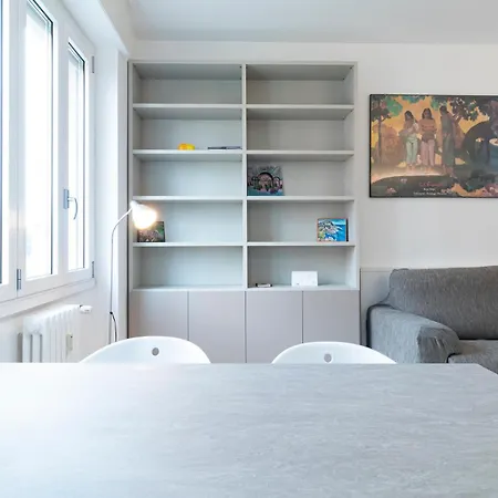 Bilocale Con Balcone In Zona Tranquilla E דירה