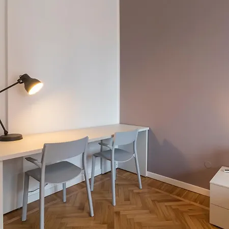 Bilocale Con Balcone In Zona Tranquilla E דירה