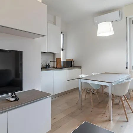 Bilocale Con Balcone In Zona Tranquilla E דירה מילאנו