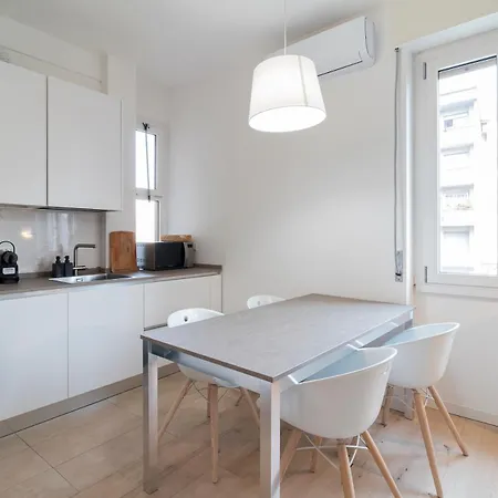 Bilocale Con Balcone In Zona Tranquilla E